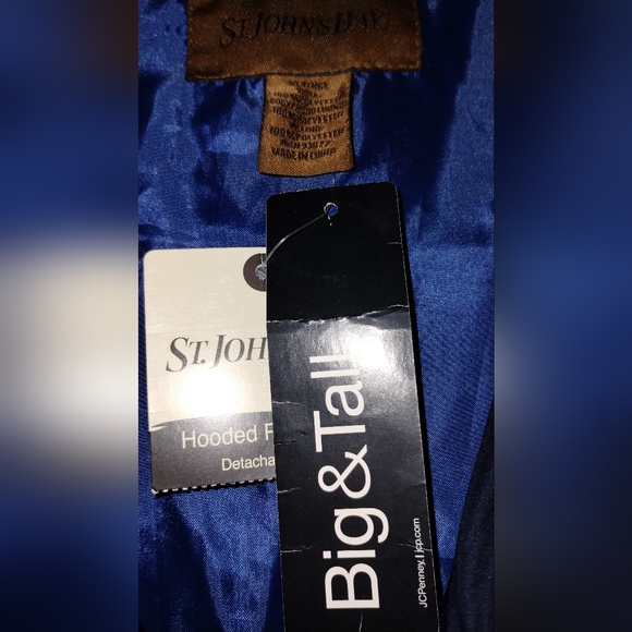 Men's Hooded Puffer Vest - Picture 3 of 4